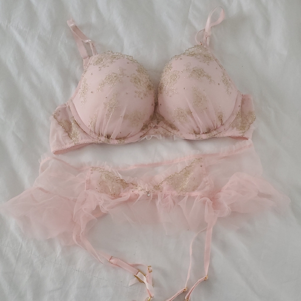 Victoria's Secret Princess Lingerie Bra & Garter Set 36B M/L